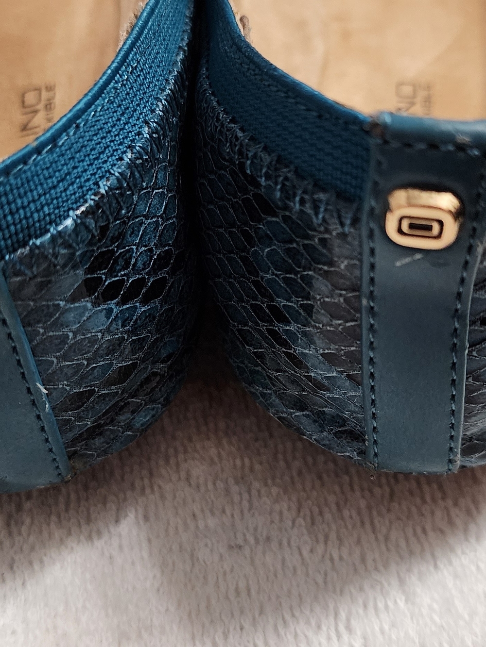 BANDOLINO Teal Snake-Print Ballet Flats (26-038) - Picture 3 of 9